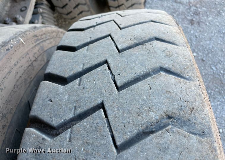 image for item NA9741 2010 Peterbilt 320 refuse truck