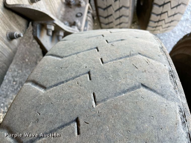 image for item NA9741 2010 Peterbilt 320 refuse truck