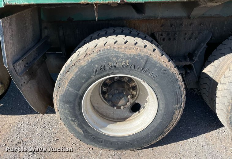 image for item NA9741 2010 Peterbilt 320 refuse truck