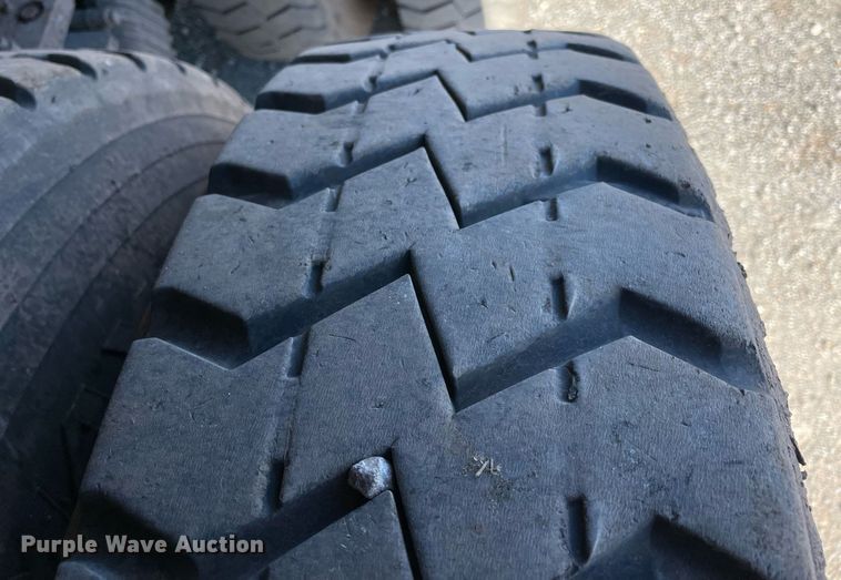 image for item NA9741 2010 Peterbilt 320 refuse truck