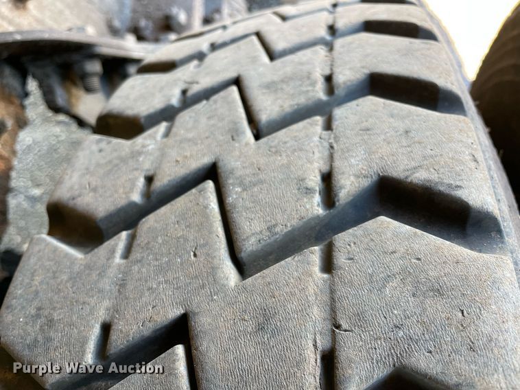 image for item NA9741 2010 Peterbilt 320 refuse truck