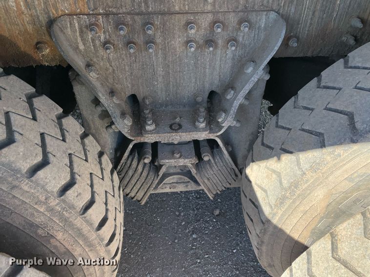 image for item NA9741 2010 Peterbilt 320 refuse truck