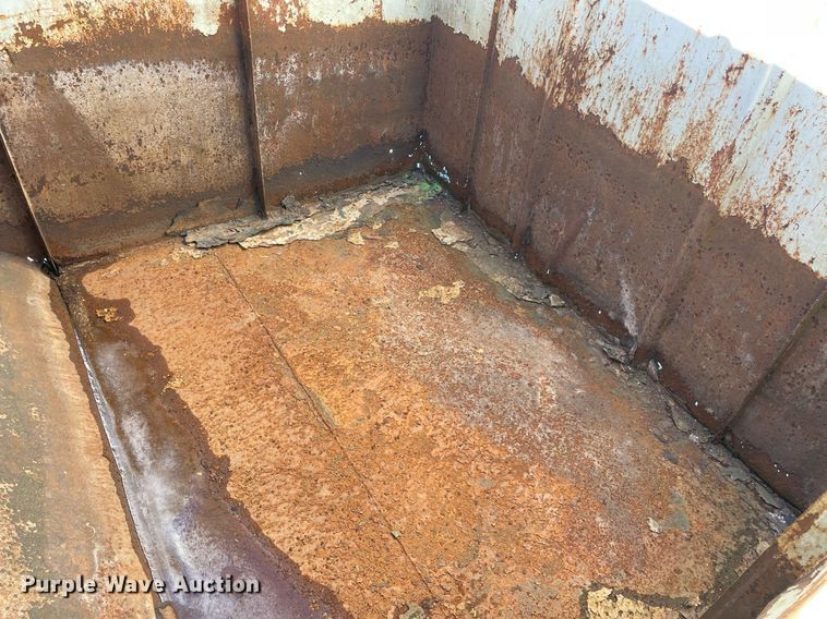 image for item NA9741 2010 Peterbilt 320 refuse truck