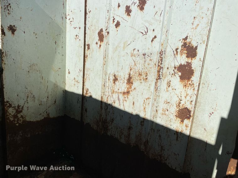 image for item NA9741 2010 Peterbilt 320 refuse truck