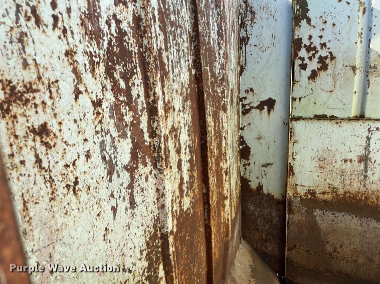 image for item NA9741 2010 Peterbilt 320 refuse truck