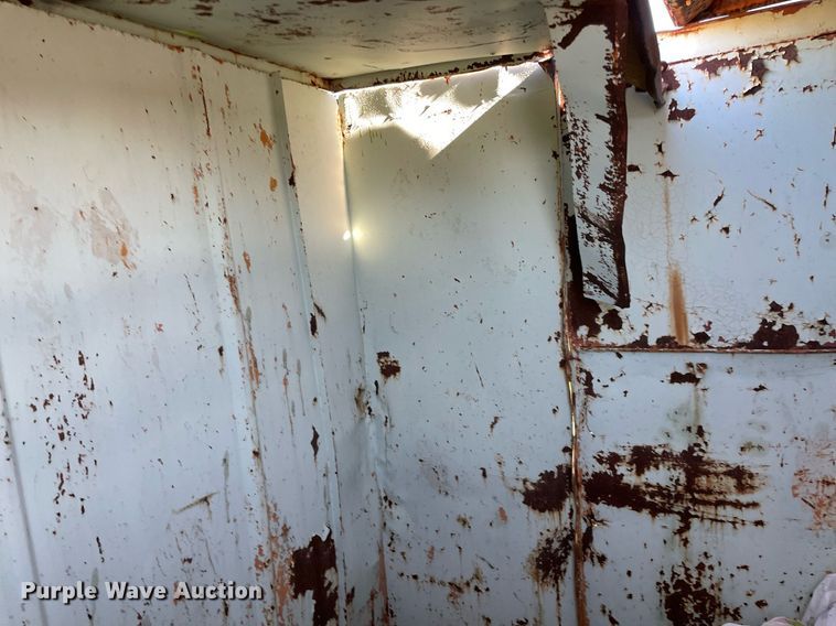 image for item NA9741 2010 Peterbilt 320 refuse truck