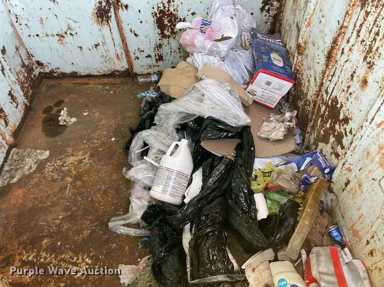 image for item NA9741 2010 Peterbilt 320 refuse truck