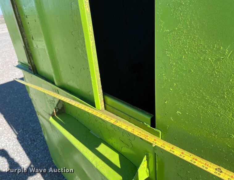 image for item NA9741 2010 Peterbilt 320 refuse truck