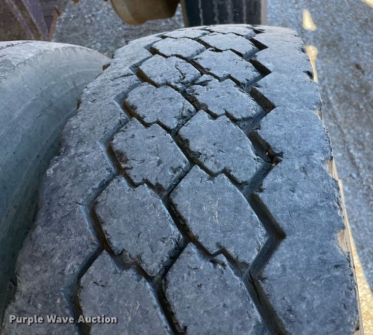 image for item NA9742 1984 CMC  end dump trailer