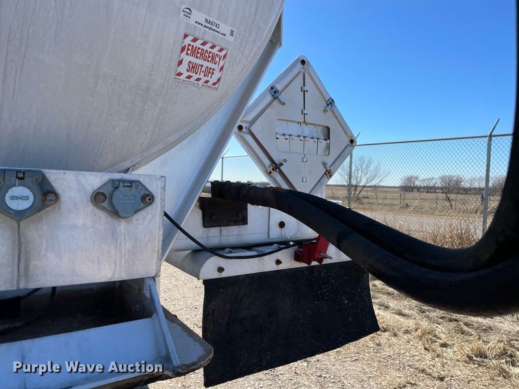 image for item NA9743 1992 VIM tank trailer