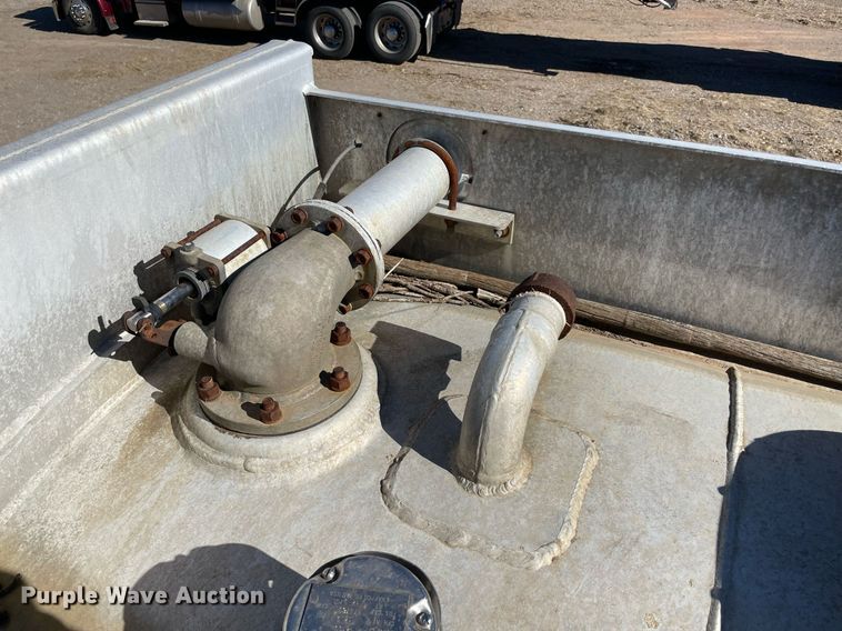 image for item NA9743 1992 VIM tank trailer