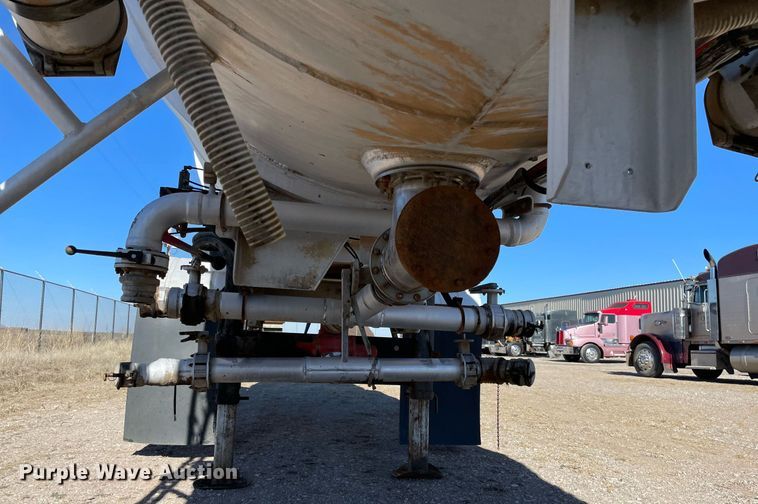 image for item NA9743 1992 VIM tank trailer