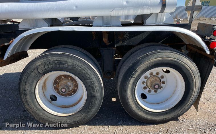 image for item NA9743 1992 VIM tank trailer