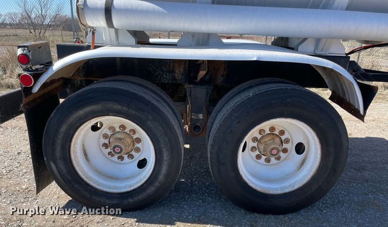 image for item NA9743 1992 VIM tank trailer