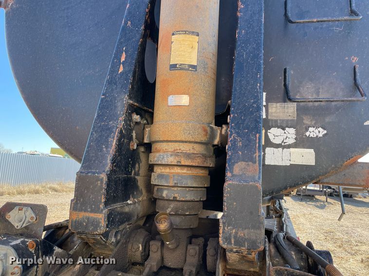 image for item NA9744 2002 Ranch Manufacturing end dump trailer