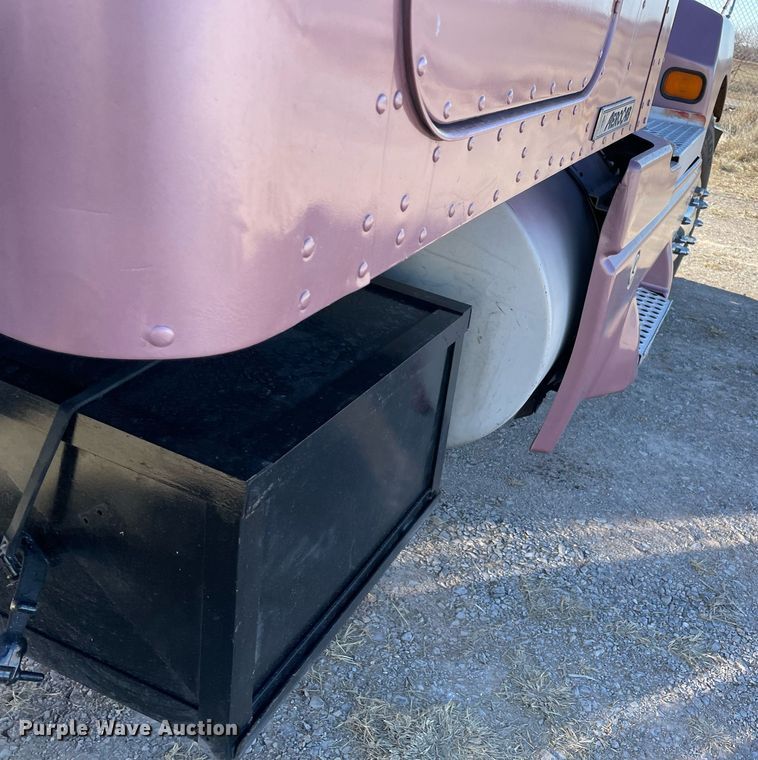 image for item NA9746 1996 Kenworth semi truck