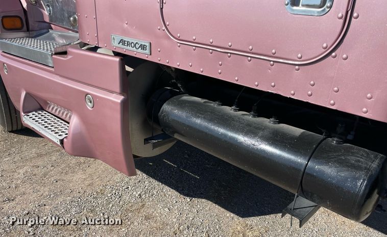 image for item NA9746 1996 Kenworth semi truck