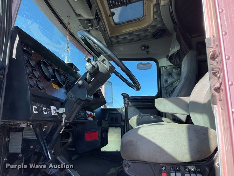 image for item NA9746 1996 Kenworth semi truck