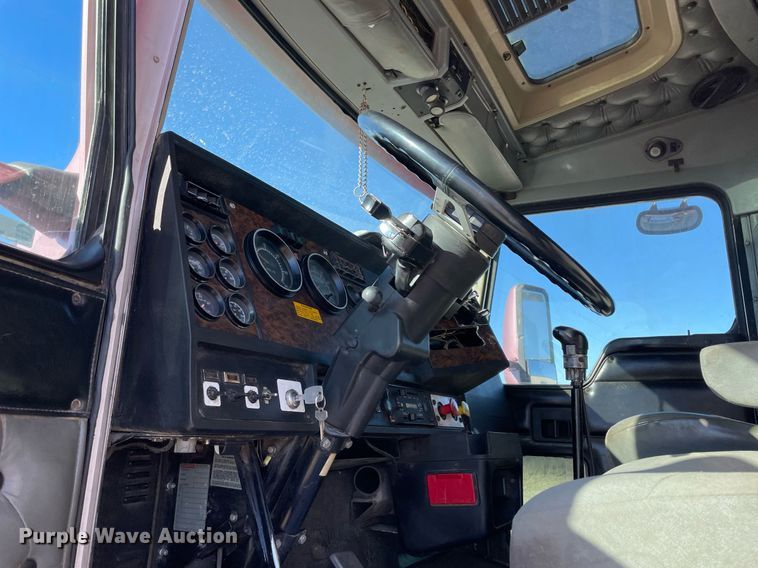 image for item NA9746 1996 Kenworth semi truck