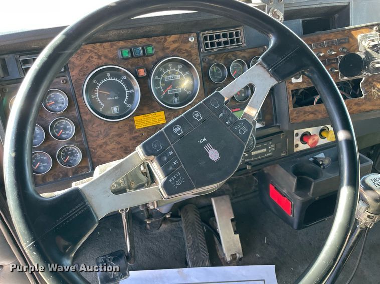 image for item NA9746 1996 Kenworth semi truck