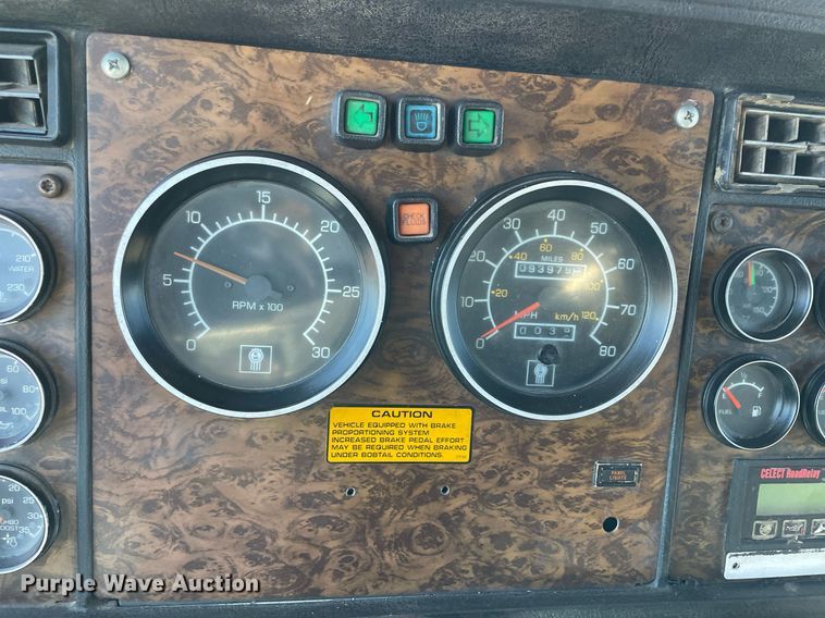 image for item NA9746 1996 Kenworth semi truck