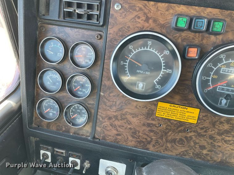 image for item NA9746 1996 Kenworth semi truck