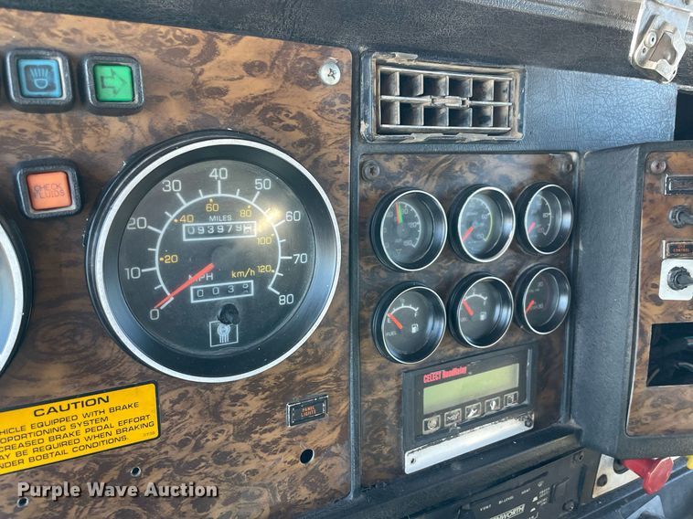 image for item NA9746 1996 Kenworth semi truck