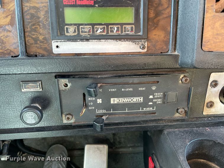 image for item NA9746 1996 Kenworth semi truck