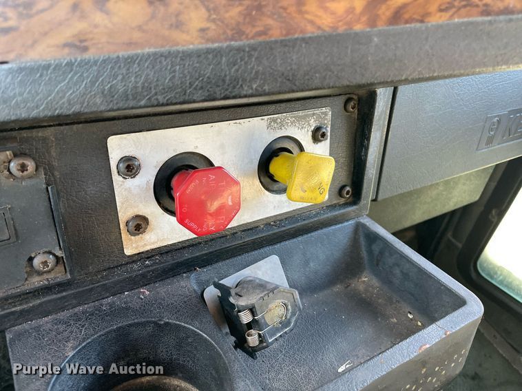 image for item NA9746 1996 Kenworth semi truck