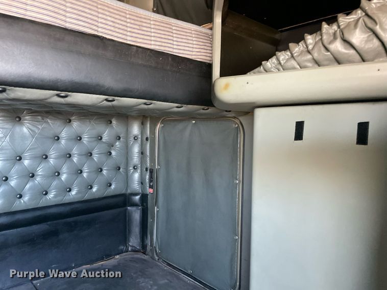 image for item NA9746 1996 Kenworth semi truck