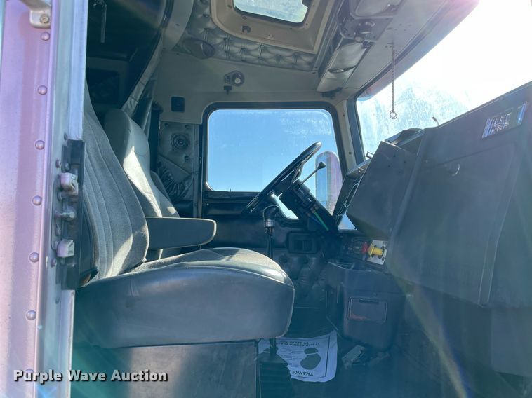 image for item NA9746 1996 Kenworth semi truck