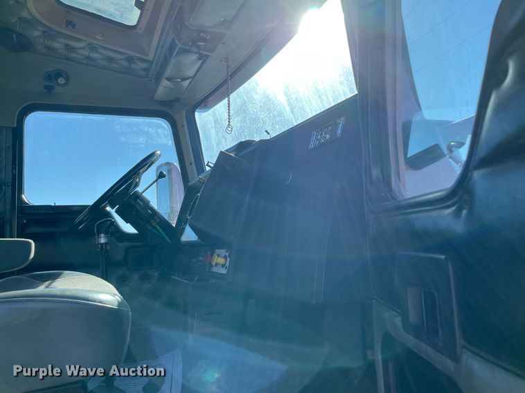 image for item NA9746 1996 Kenworth semi truck