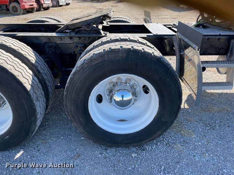 image for item NA9746 1996 Kenworth semi truck