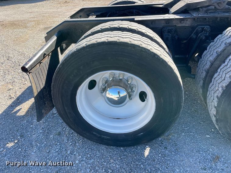 image for item NA9746 1996 Kenworth semi truck