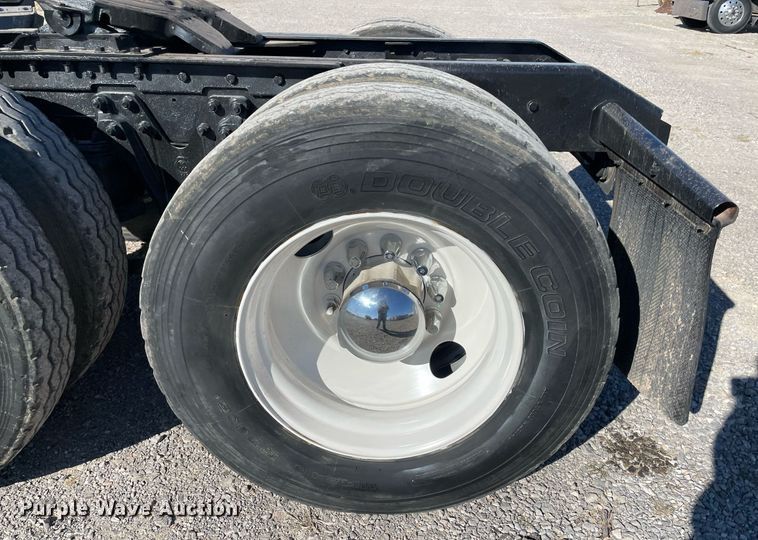 image for item NA9746 1996 Kenworth semi truck