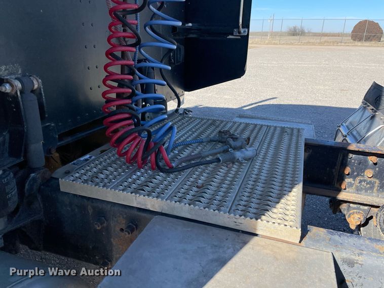 image for item NA9748 1998 Peterbilt 379 semi truck