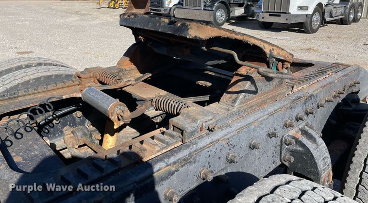 image for item NA9748 1998 Peterbilt 379 semi truck