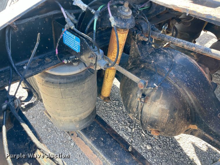 image for item NA9748 1998 Peterbilt 379 semi truck