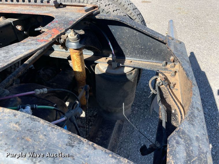 image for item NA9748 1998 Peterbilt 379 semi truck