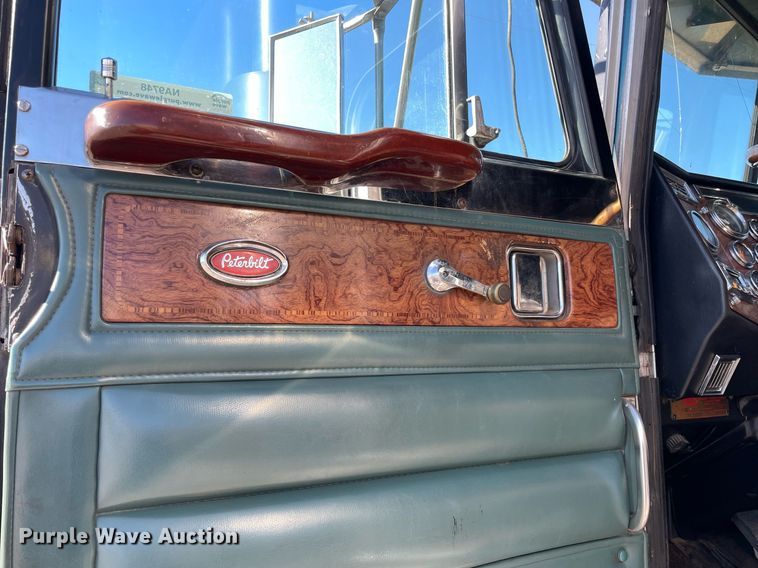 image for item NA9748 1998 Peterbilt 379 semi truck