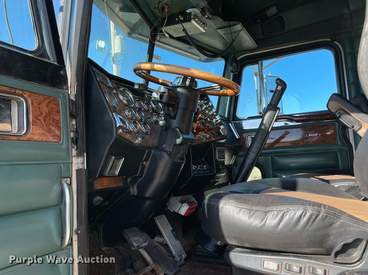 image for item NA9748 1998 Peterbilt 379 semi truck