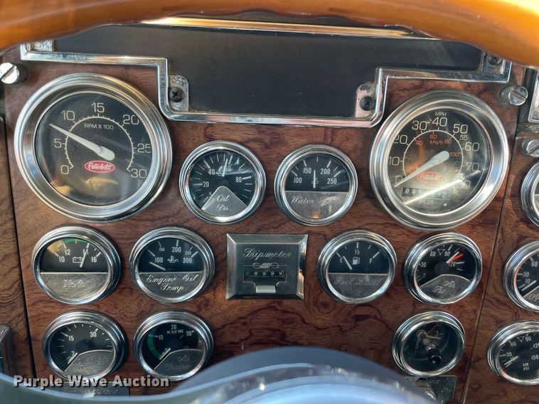 image for item NA9748 1998 Peterbilt 379 semi truck