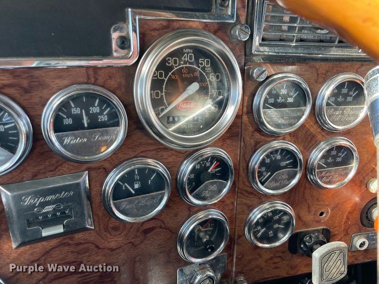 image for item NA9748 1998 Peterbilt 379 semi truck