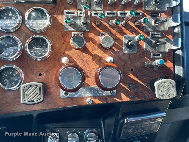 image for item NA9748 1998 Peterbilt 379 semi truck