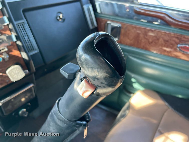 image for item NA9748 1998 Peterbilt 379 semi truck