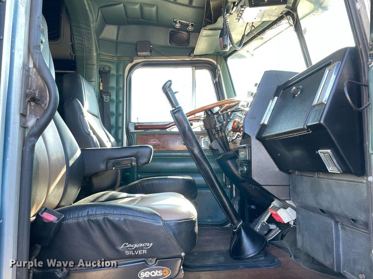 image for item NA9748 1998 Peterbilt 379 semi truck