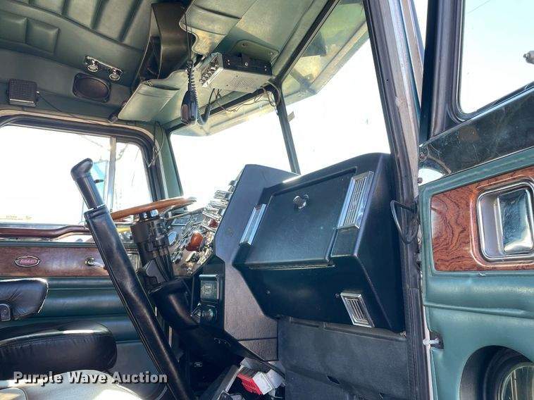 image for item NA9748 1998 Peterbilt 379 semi truck