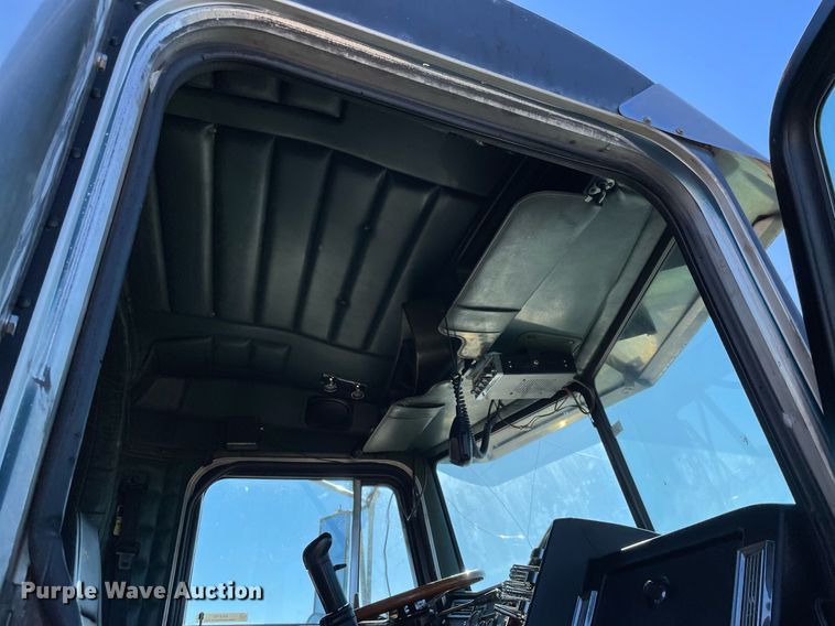 image for item NA9748 1998 Peterbilt 379 semi truck