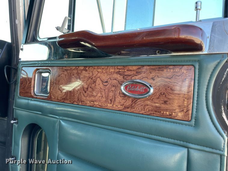 image for item NA9748 1998 Peterbilt 379 semi truck