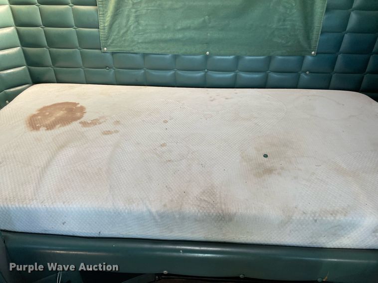 image for item NA9748 1998 Peterbilt 379 semi truck